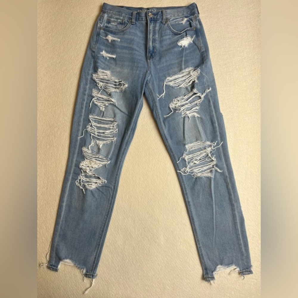 American Eagle Mom Jeans Sz 8 Distressed
